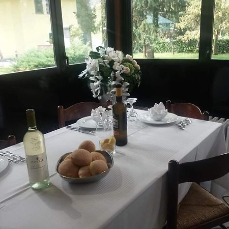Galliate Mambly B&B Ristorante Pizzeria المظهر الخارجي الصورة