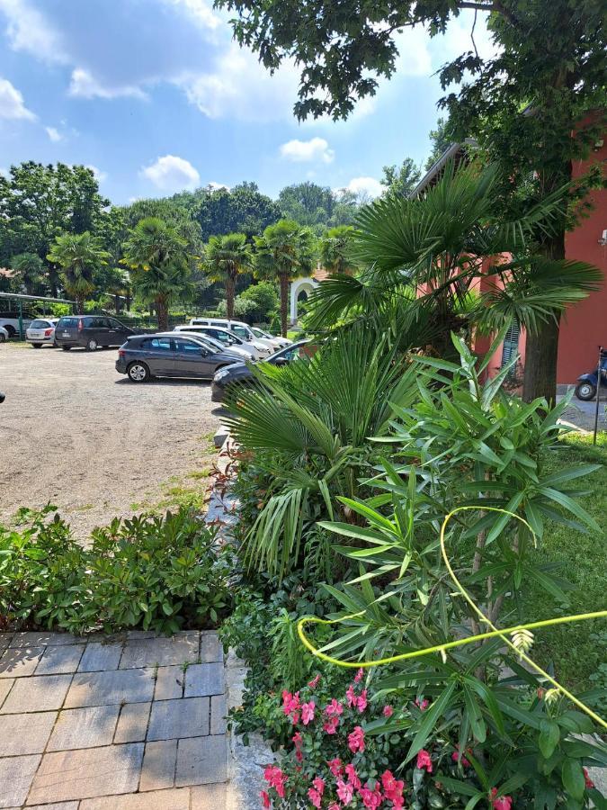 Galliate Mambly B&B Ristorante Pizzeria المظهر الخارجي الصورة