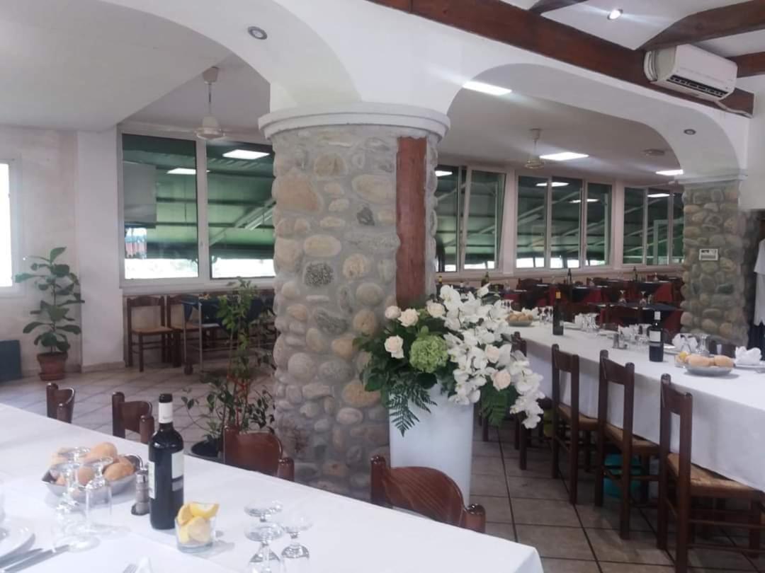 Galliate Mambly B&B Ristorante Pizzeria المظهر الخارجي الصورة