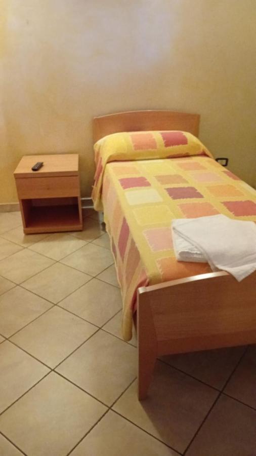 Galliate Mambly B&B Ristorante Pizzeria المظهر الخارجي الصورة